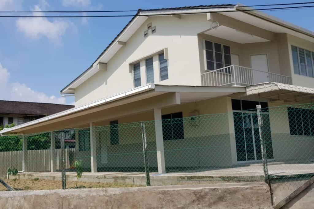 J & I Homestay 诗巫 外观 照片
